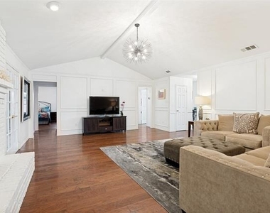 1005 De Pauw Drive - Photo Thumbnail 6