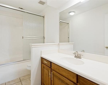 1005 De Pauw Drive - Photo Thumbnail 18