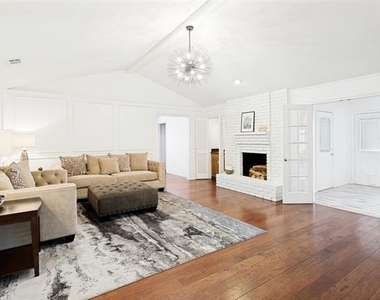 1005 De Pauw Drive - Photo Thumbnail 3