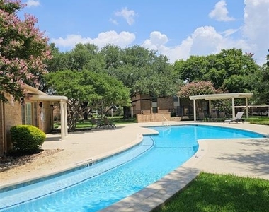 16301 Ledgemont Lane - Photo Thumbnail 5