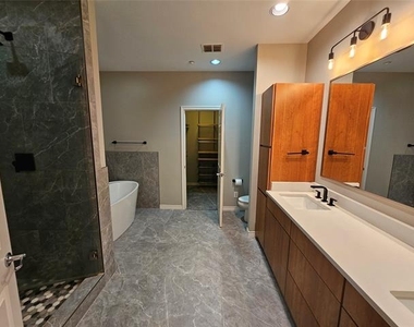 4411 Mckinney Avenue - Photo Thumbnail 24