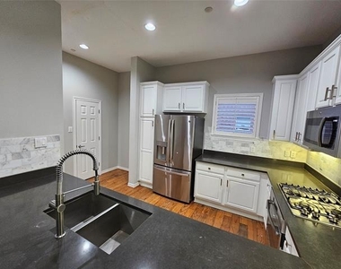 4411 Mckinney Avenue - Photo Thumbnail 12