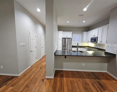 4411 Mckinney Avenue - Photo Thumbnail 13