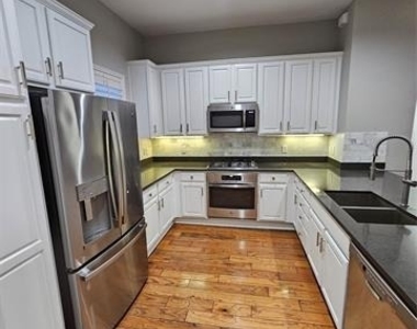 4411 Mckinney Avenue - Photo Thumbnail 11