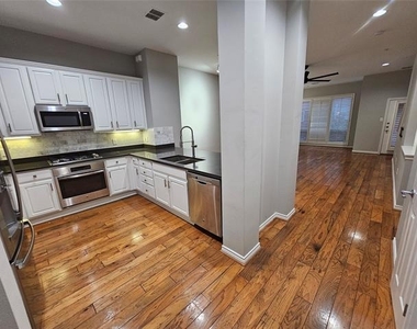 4411 Mckinney Avenue - Photo Thumbnail 9