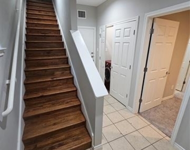 4411 Mckinney Avenue - Photo Thumbnail 3
