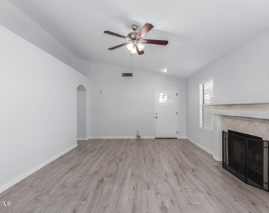 4623 E Libby Street - Photo Thumbnail 4
