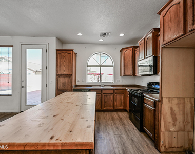 1808 E Dunbar Drive - Photo Thumbnail 8