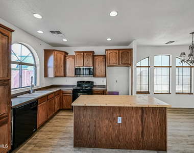 1808 E Dunbar Drive - Photo Thumbnail 7