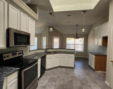 3408 Mosswood Drive - Photo Thumbnail 12
