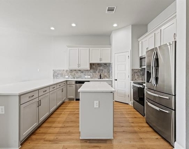 4104 Swinley Forest Drive - Photo Thumbnail 3