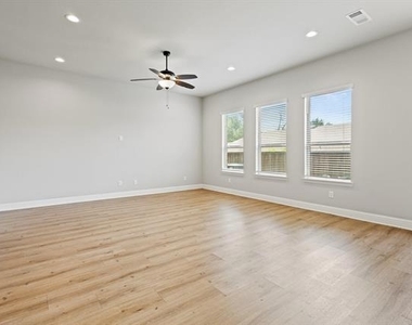 4104 Swinley Forest Drive - Photo Thumbnail 8