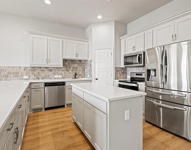 4104 Swinley Forest Drive - Photo Thumbnail 4