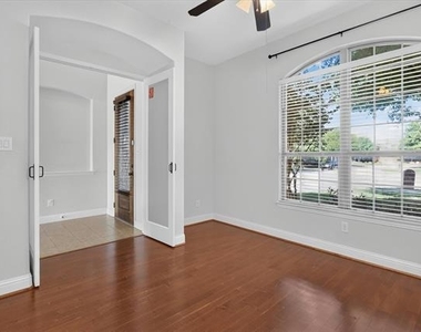 4635 Saginaw Court - Photo Thumbnail 3