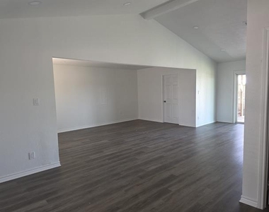2505 Western Drive - Photo Thumbnail 2