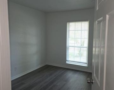 2505 Western Drive - Photo Thumbnail 7