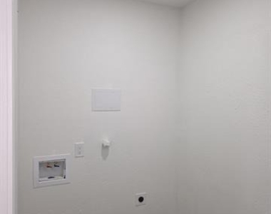 2505 Western Drive - Photo Thumbnail 8