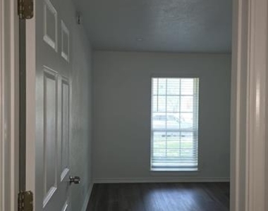 2505 Western Drive - Photo Thumbnail 5
