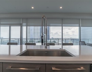 7901 Windrose Avenue - Photo Thumbnail 10