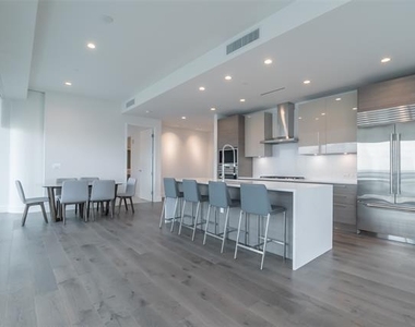 7901 Windrose Avenue - Photo Thumbnail 8