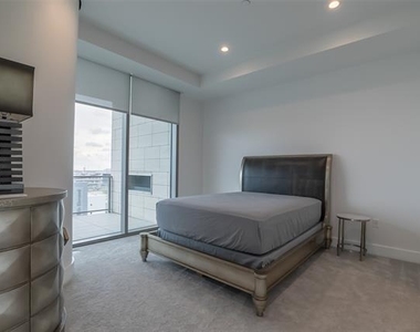 7901 Windrose Avenue - Photo Thumbnail 22