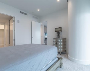 7901 Windrose Avenue - Photo Thumbnail 23