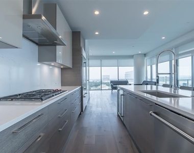 7901 Windrose Avenue - Photo Thumbnail 3