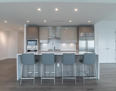 7901 Windrose Avenue - Photo Thumbnail 7