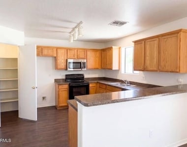 13976 W Port Royale Ln, Way - Photo Thumbnail 3