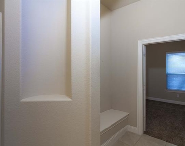 15613 Renshaw Way - Photo Thumbnail 7