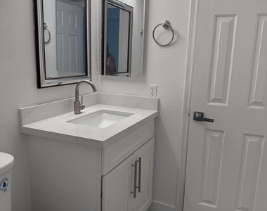 12820 N Mountainside Drive - Photo Thumbnail 6