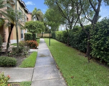 3569 Forest Hill Boulevard - Photo Thumbnail 4