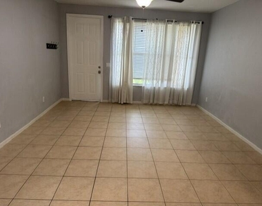 3569 Forest Hill Boulevard - Photo Thumbnail 6