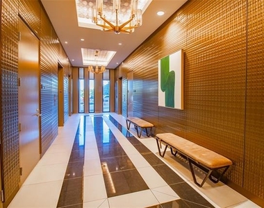 2323 N Akard Street - Photo Thumbnail 33