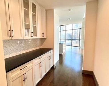 2323 N Akard Street - Photo Thumbnail 4