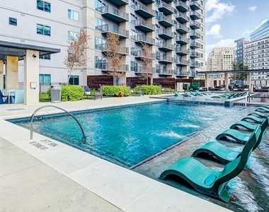 2323 N Akard Street - Photo Thumbnail 22