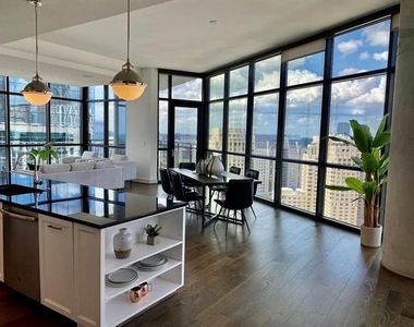 2323 N Akard Street - Photo Thumbnail 2