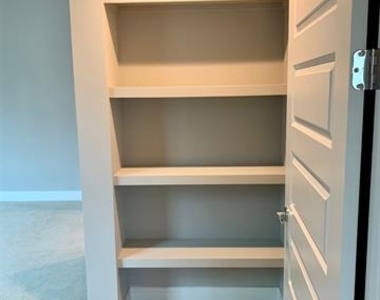 2323 N Akard Street - Photo Thumbnail 15