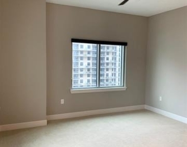 2323 N Akard Street - Photo Thumbnail 13