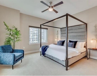 2323 N Akard Street - Photo Thumbnail 3