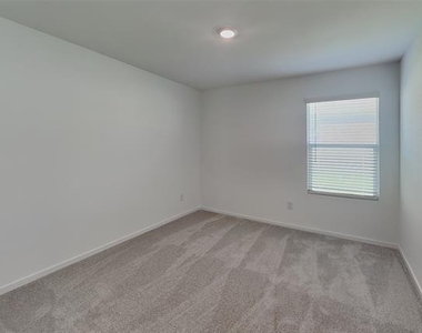 3105 Lynmar Lane - Photo Thumbnail 10