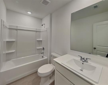 3105 Lynmar Lane - Photo Thumbnail 12