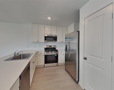 3105 Lynmar Lane - Photo Thumbnail 5