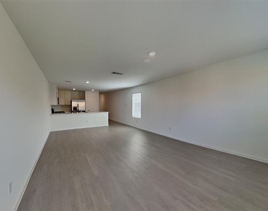 3105 Lynmar Lane - Photo Thumbnail 2