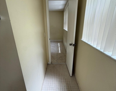 5232 Sw 122nd Terrace - Photo Thumbnail 21