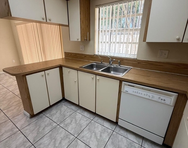 5232 Sw 122nd Terrace - Photo Thumbnail 2