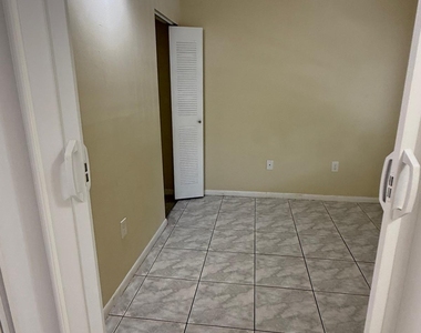 5232 Sw 122nd Terrace - Photo Thumbnail 12