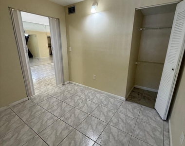 5232 Sw 122nd Terrace - Photo Thumbnail 9