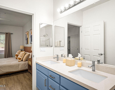 525 N Miller Road - Photo Thumbnail 12