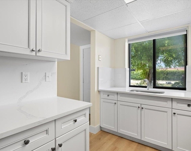 3666 Pinehurst Drive - Photo Thumbnail 3